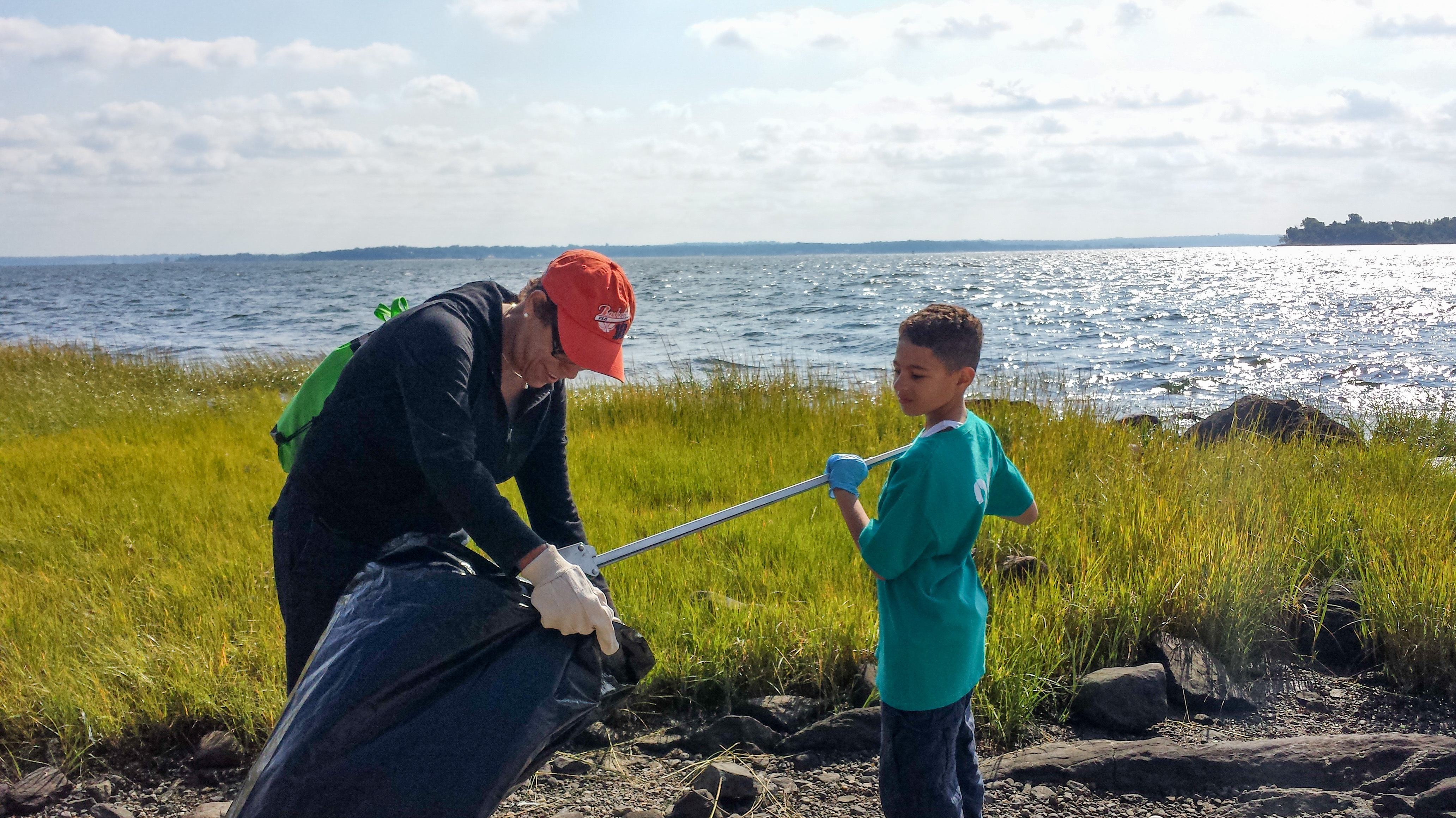 Volunteers clean up North Channel Bridge Beach at our annual International Cleanup Day 2019. Photo: NYC Audubon